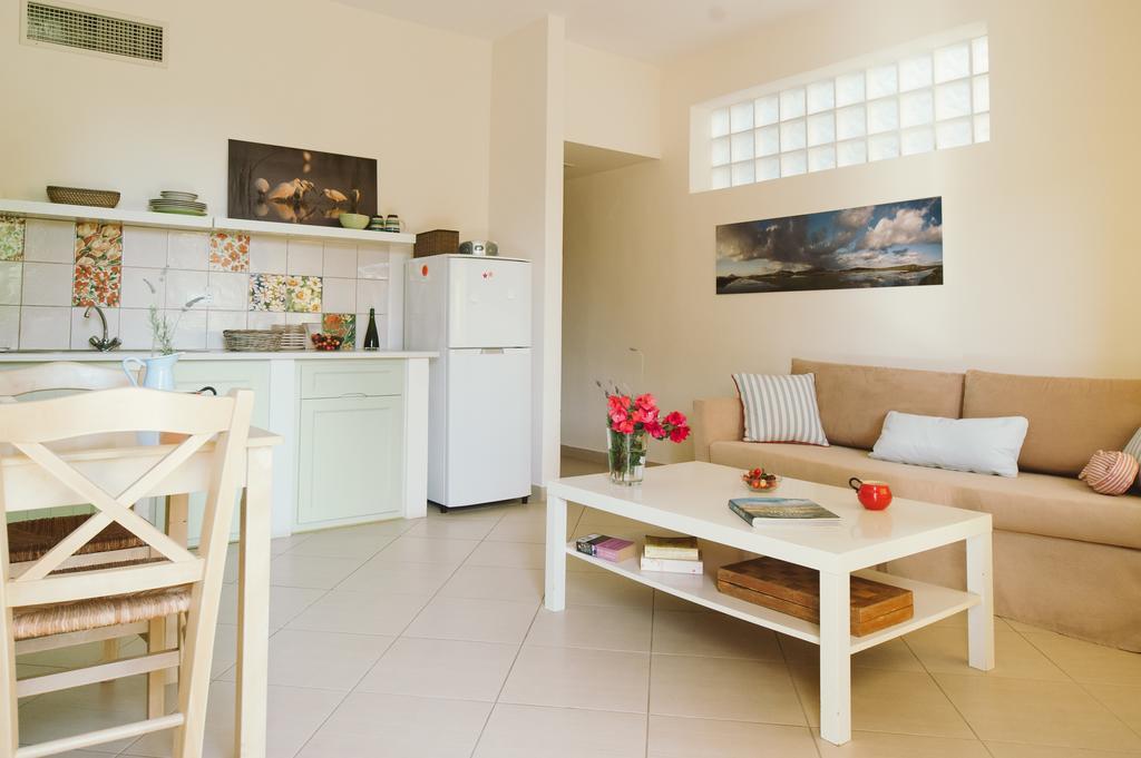 Mylos Apartments Gialova Habitación foto
