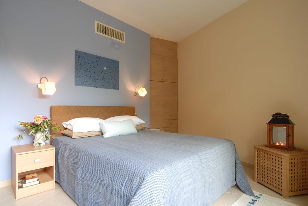 Mylos Apartments Gialova Habitación foto